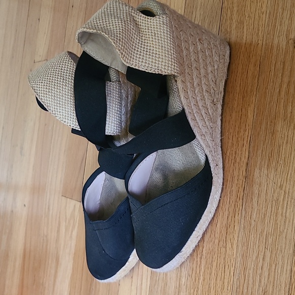 Adrienne Vittadini Black Espadrille Sandals 8 - Picture 3 of 4